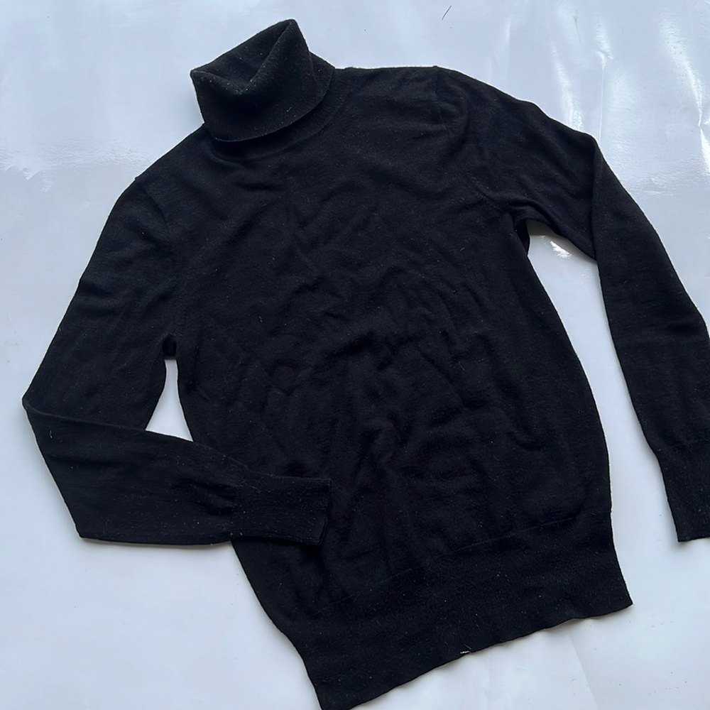 Women’s J Crew Acrylic/Merino Wool Blend mock turtleneck sweater